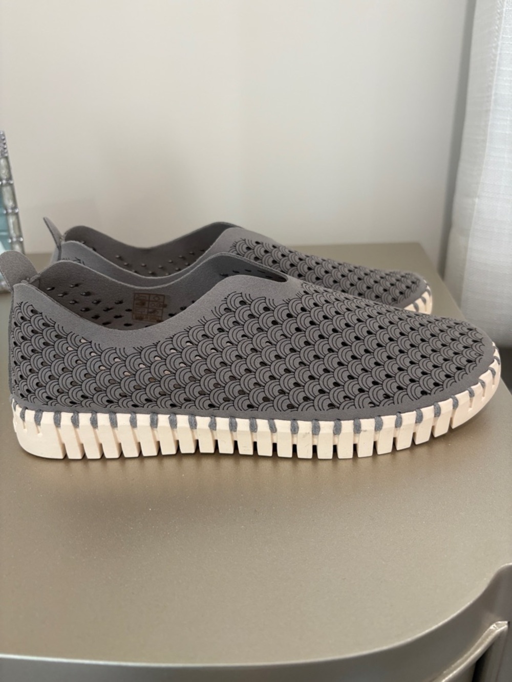 Ilse Jacobsen women’s Light Gray Perforated Slip-On, MOST COMFY SHOES EVER!!! - Picture 3 of 8